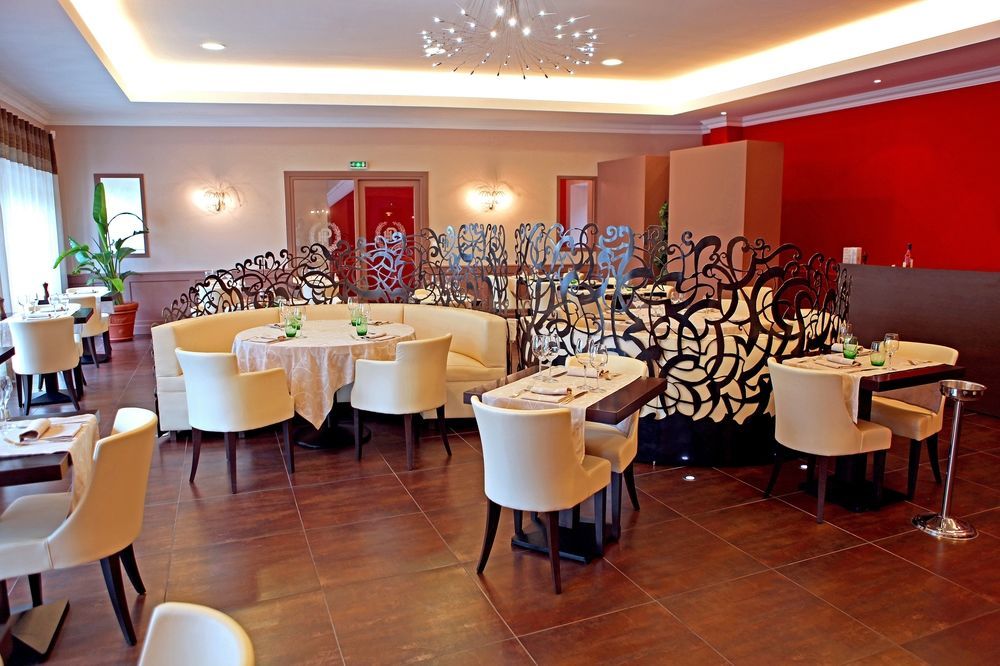Logis Hotel Restaurant De La Paix Lodève Exterior foto